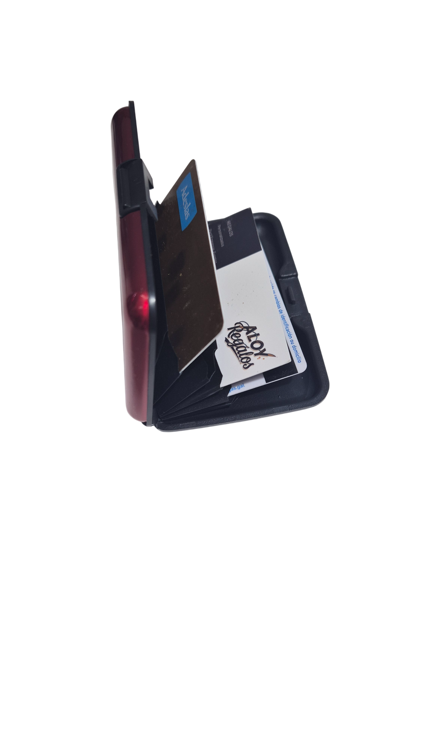 Tarjetero RFID rojo abierto en acordeón mostrando los 6 compartimentos con tarjetas