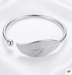 Brazalete de Acero Inoxidable Hoja Aloy Lohe: Estilo Botánico y Resistencia