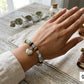 Pulsera de Ojo de Tigre Natural con Colgante de Corazón: Estilo y Calidez