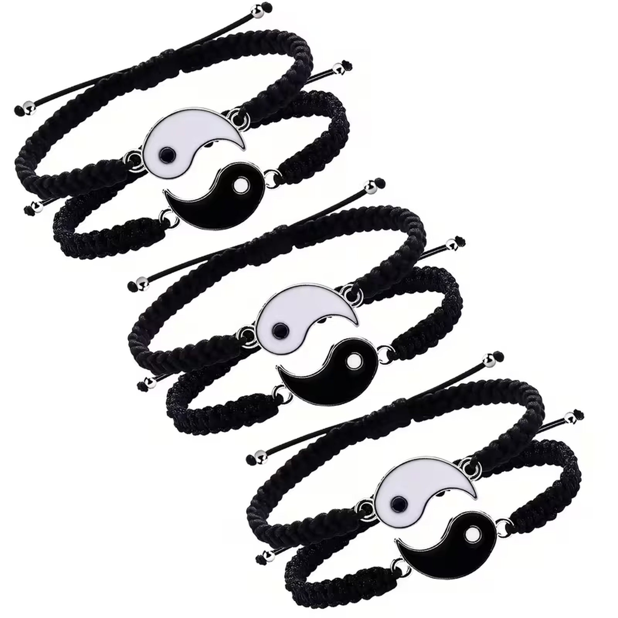 Set de 2 pulseras Yin Yang negras hechas a mano sobre fondo blanco