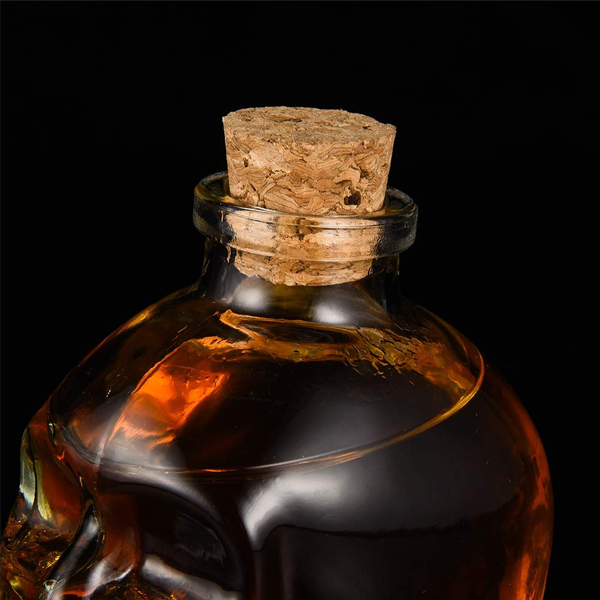 Set Licorera de Cristal Calavera (850ml) + 2 Vasos de Chupito – Diseño Gótico y Elegante para Bar